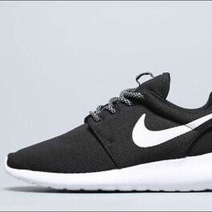 3/$30 - Women’s Black Nike Roches, Size 8.5